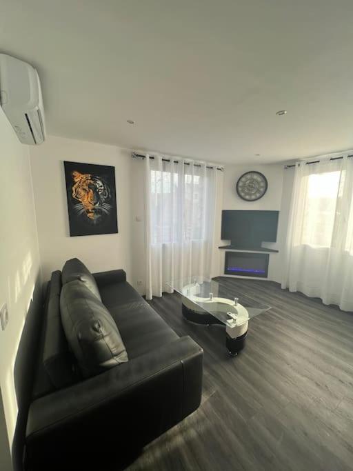 Appart De Luxe Tout Confort Jusqu A 4 Personnes Apartment Triel-sur-Seine ภายนอก รูปภาพ