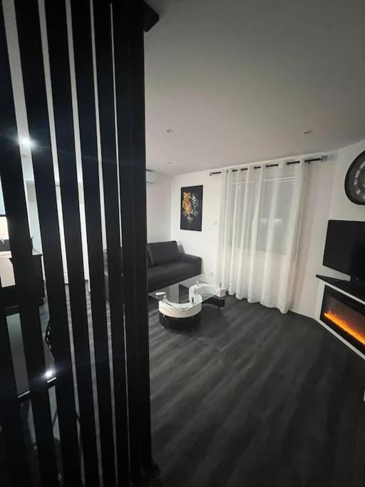 Appart De Luxe Tout Confort Jusqu A 4 Personnes Apartment Triel-sur-Seine ภายนอก รูปภาพ