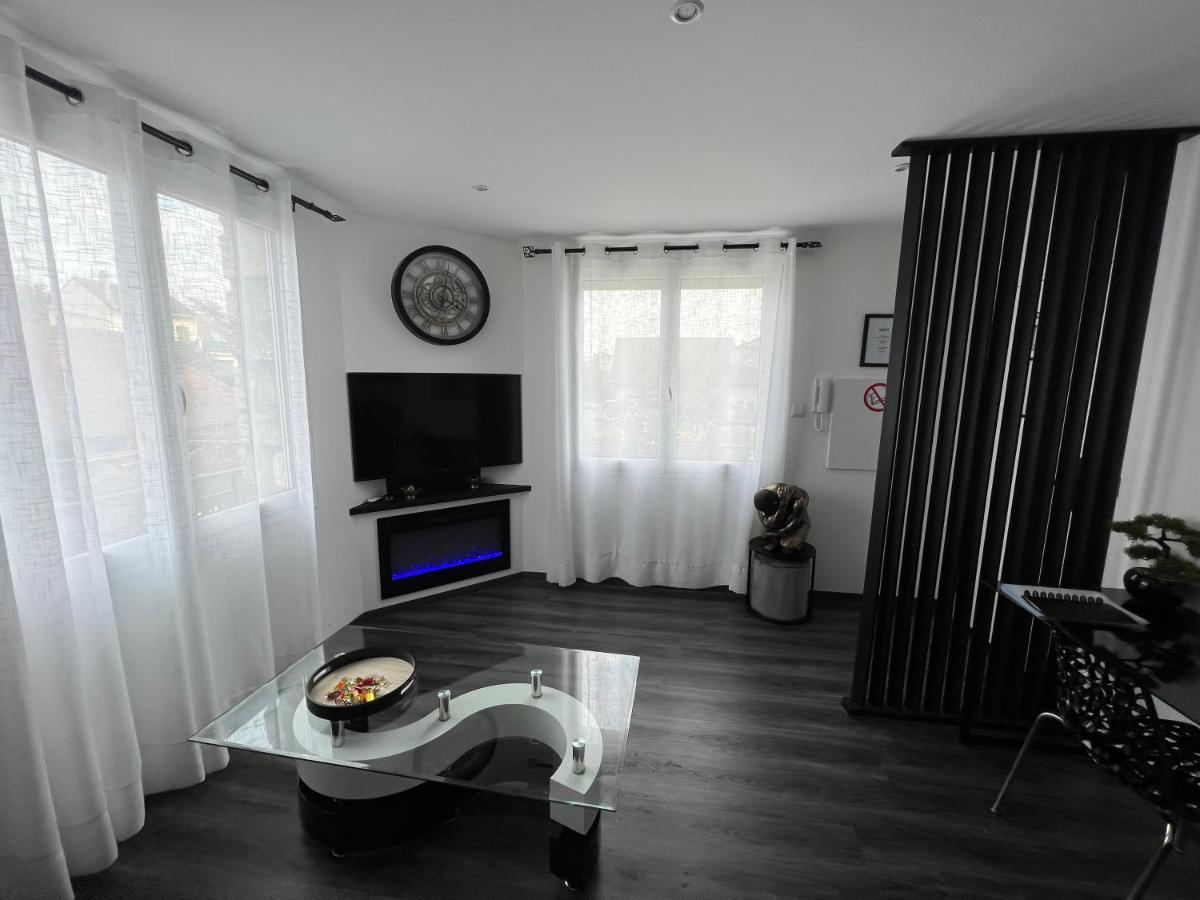 Appart De Luxe Tout Confort Jusqu A 4 Personnes Apartment Triel-sur-Seine ภายนอก รูปภาพ