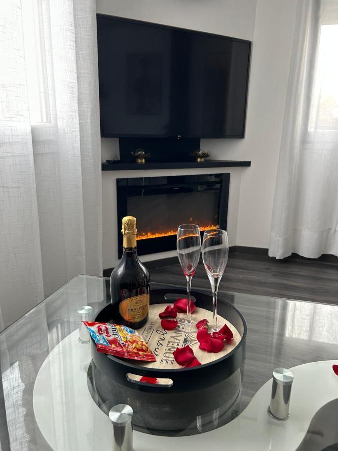Appart De Luxe Tout Confort Jusqu A 4 Personnes Apartment Triel-sur-Seine ภายนอก รูปภาพ
